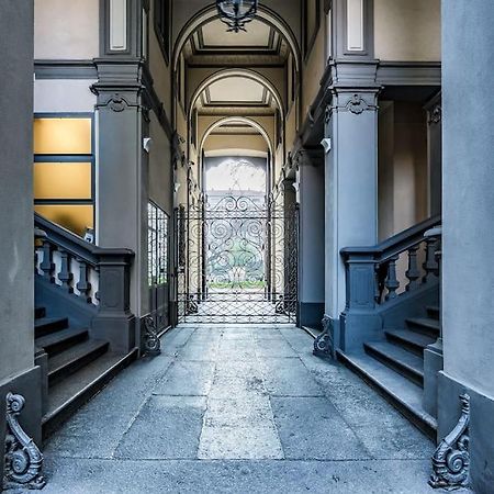 Ad Un Passo Dal Duomo Elegante Appartamento Wifi Milan Luaran gambar