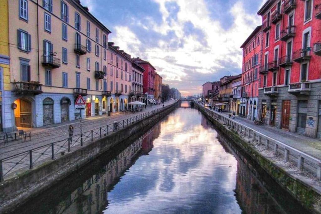 Ad Un Passo Dal Duomo Elegante Appartamento Wifi Milan Luaran gambar